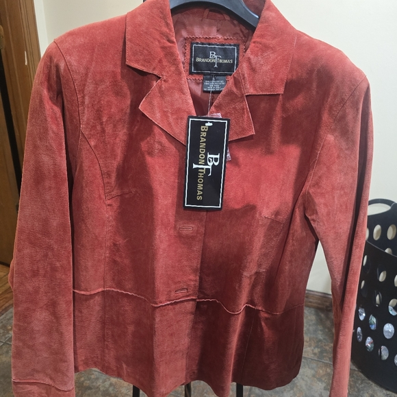 Women's Velvet Blazer in Rich Red - Picture 3 of 5